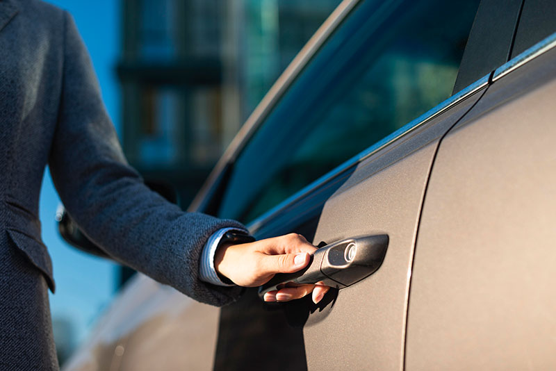 Explorez Paris avec Élégance grâce à R DROP VTC